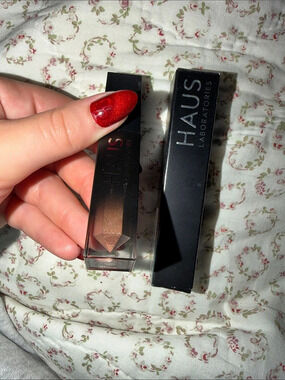 Haus Laboratories Glam Attack Liquid Shimmer Powder Red